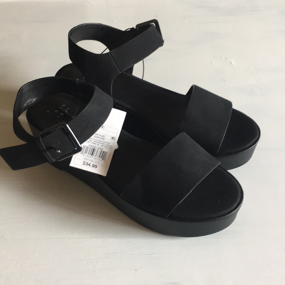 Black platform sandals sz 71/2